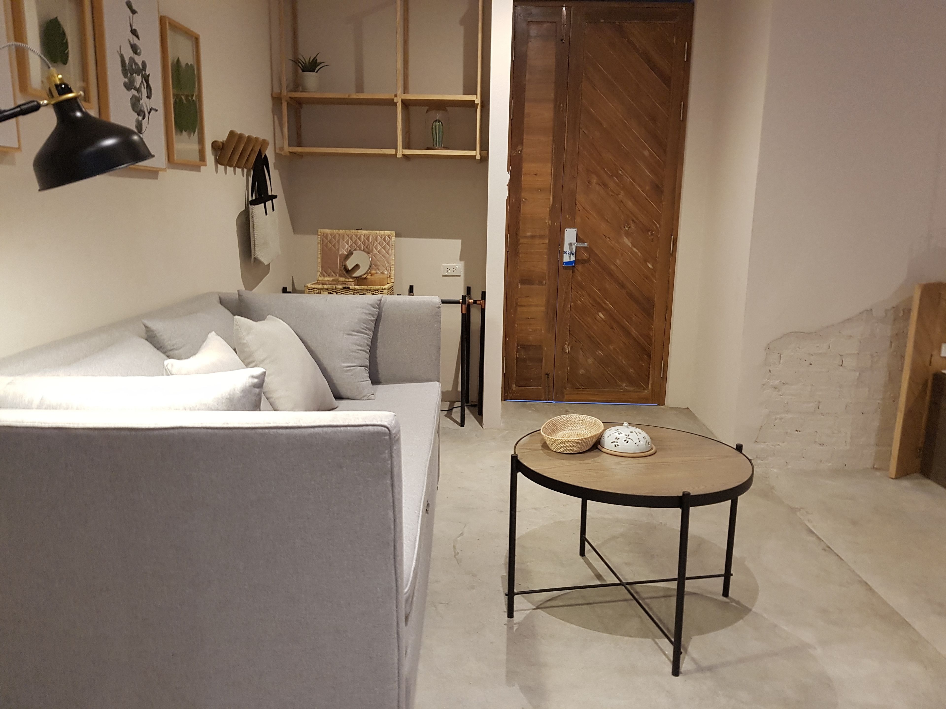 deluxe room with jacuzzi | living area