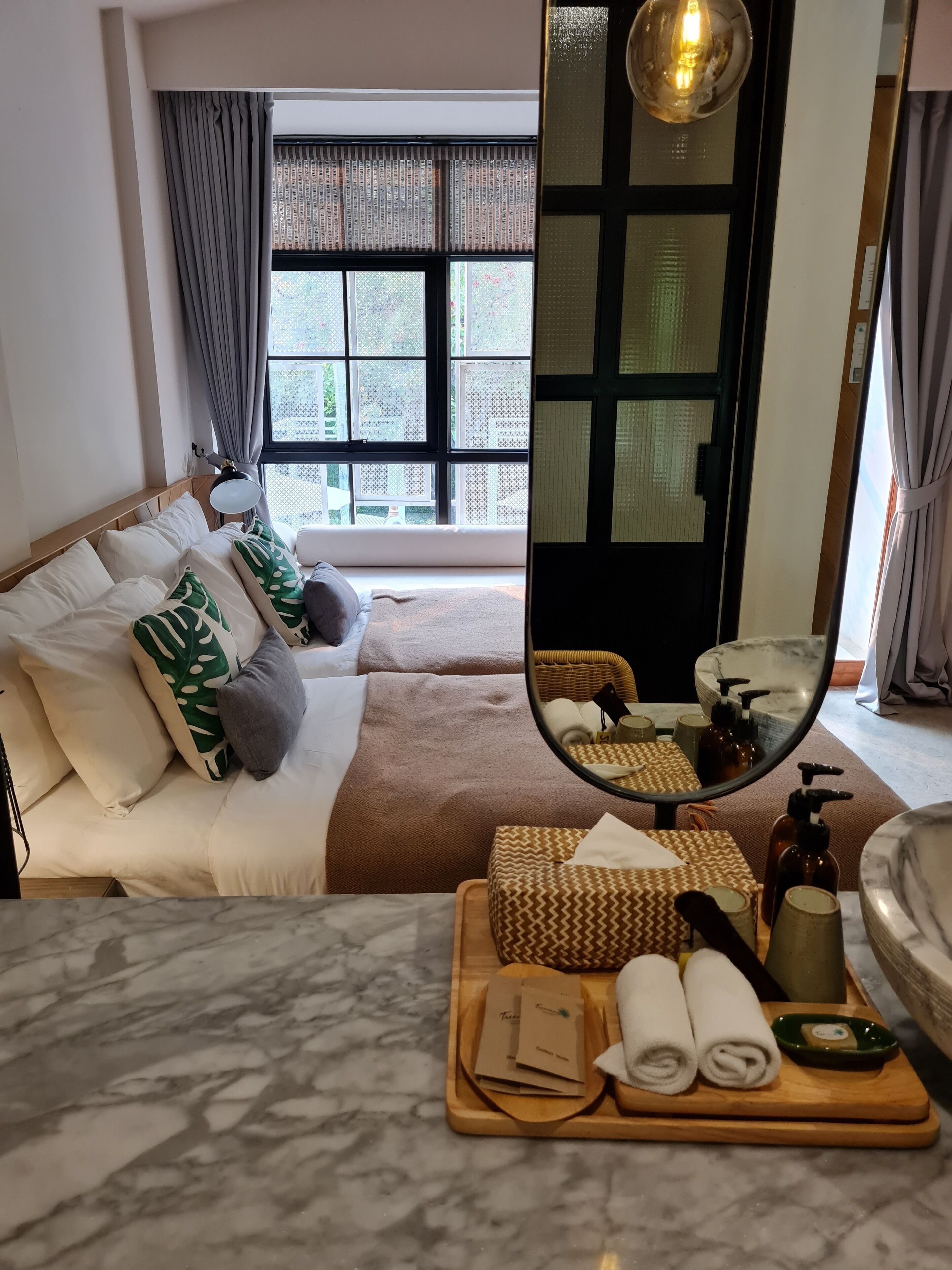 superior twin room, balcony | free minibar, in-room safe, free wifi, bed sheets