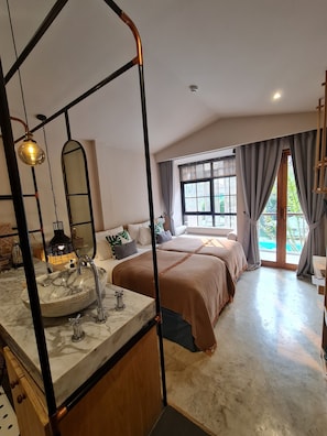 Tomannsrom – superior, balkong | Minibar (inkludert), safe på rommet, wi-fi (inkludert) og sengetøy