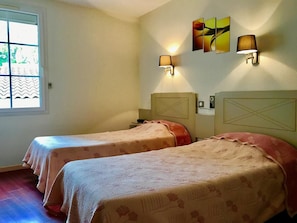 Skrivbord, ljudisolering, gratis wi-fi och sängkläder