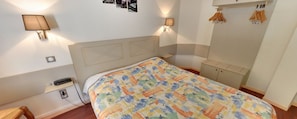 Desk, soundproofing, free WiFi, bed sheets - Hotel de la Montagne Noire (Dourgne)