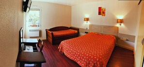 Desk, soundproofing, free WiFi, bed sheets - Hotel de la Montagne Noire (Dourgne)