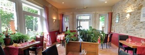 Daily continental breakfast for a fee - Hotel de la Montagne Noire (Dourgne)