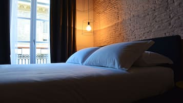 2 chambres, coffres-forts dans les chambres, décoration personnalisée