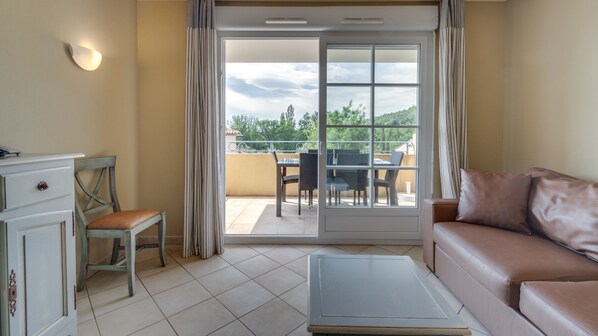 Télévision à écran plat de 32 pouces avec chaînes numériques, t�élévision