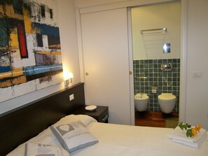 Apartment, 2 Bedrooms, Terrace, City View (Piazza Garibaldi 13) | Premium bedding, in-room safe, desk, laptop workspace