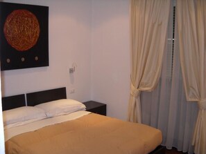 Departamento, 2 habitaciones, Terraza, vista a la ciudad (Piazza Garibaldi 13) | Ropa de cama de alta calidad y caja de seguridad en la habitación 