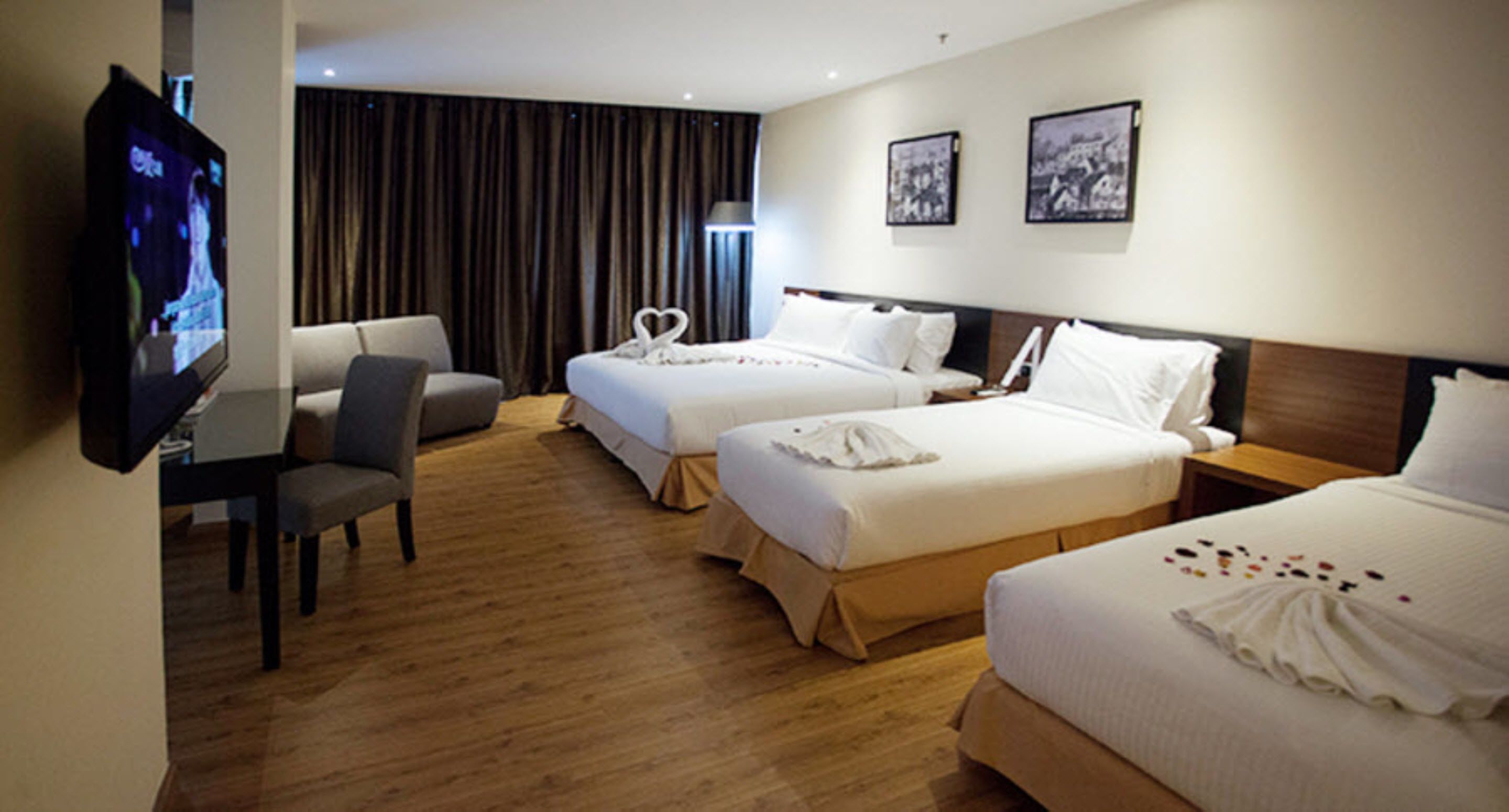 Minibar, in-room safe, desk, iron/ironing board