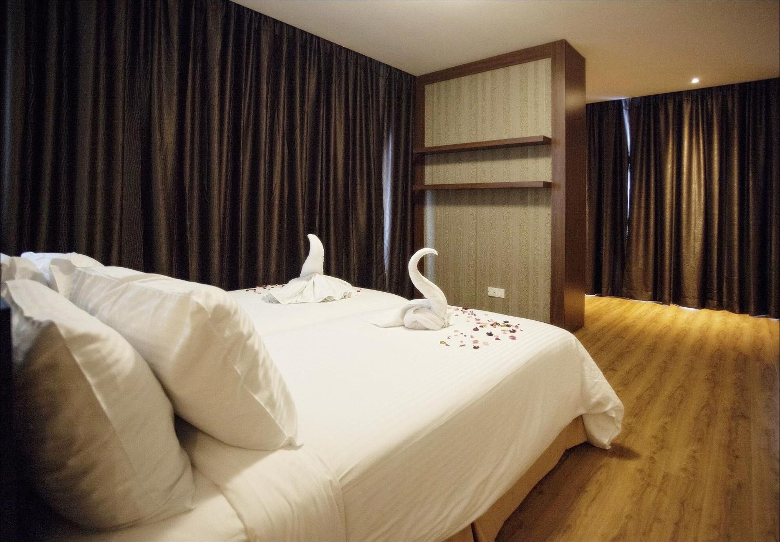 minibar, in-room safe, desk, iron/ironing board