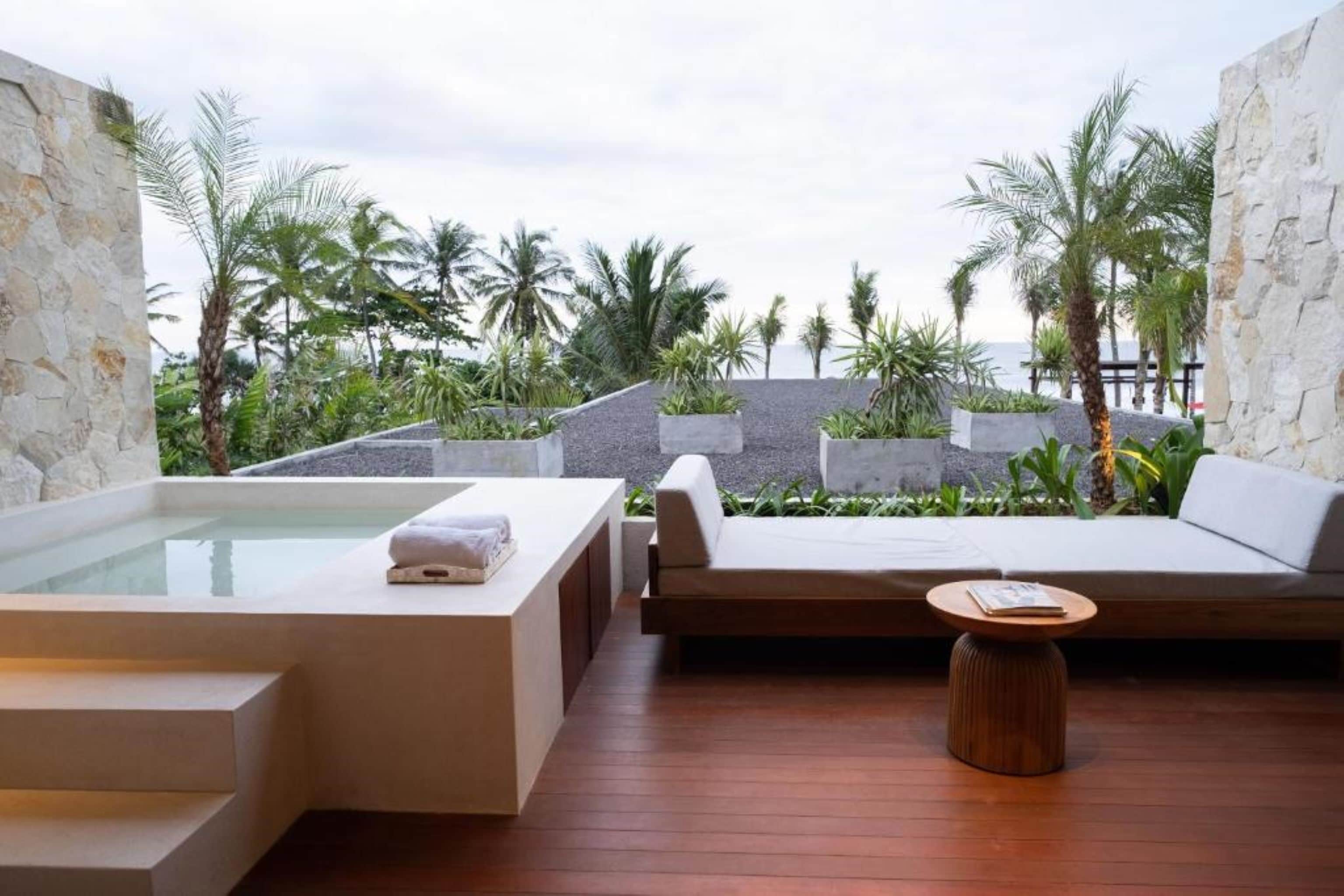 1 bedroom jacuzzi suite | beach/ocean view