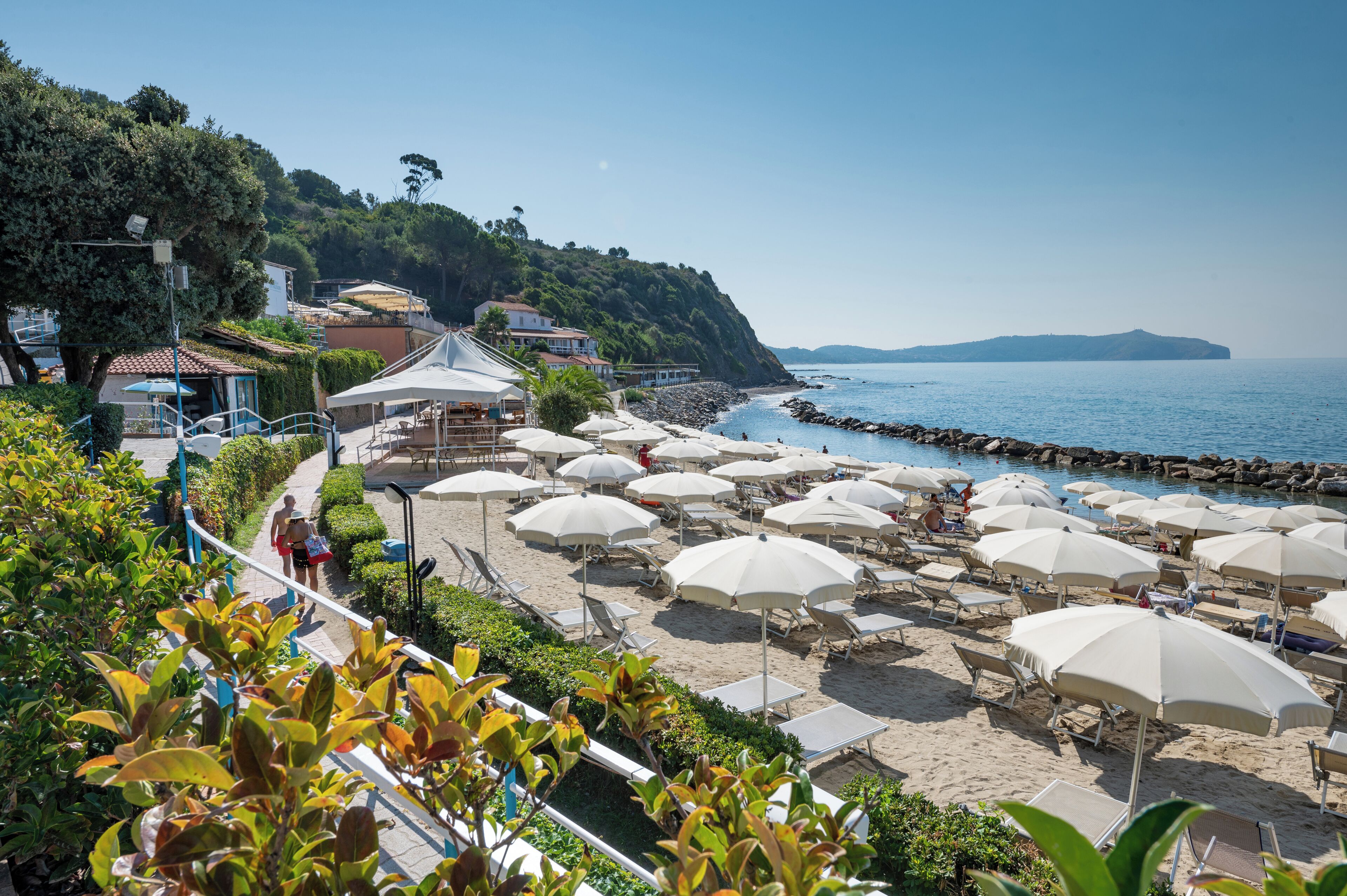 Yksityinen ranta, aurinkotuoleja, aurinkovarjoja, soutumahdollisuus