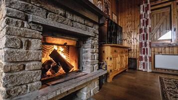 Télévision à écran plat de 32 pouces avec chaßnes numériques, télévision