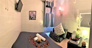 Deluxe Double Room, 1 Double Bed | In-room safe, desk, free WiFi, bed sheets - Cebu Inn (Kowloon)