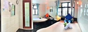 Deluxe Quadruple Room | In-room safe, desk, free WiFi, bed sheets - Cebu Inn (Kowloon)