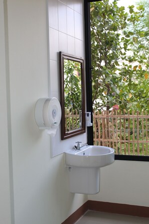 Standard Room | Bathroom