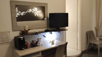 Deluxe Double Room | Television