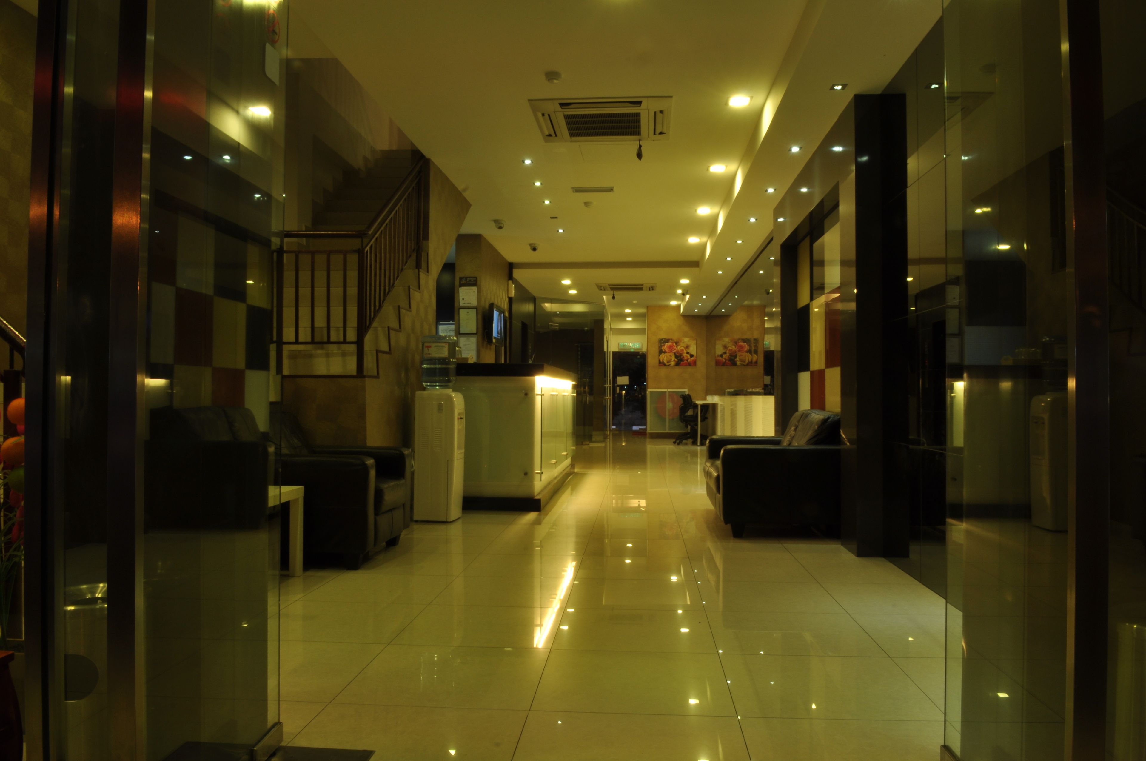 Check-in/check-out kiosk