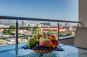 Appartamento, 1 camera da letto, terrazzo, vista città | Vista dalla camera