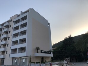 Front of property - Adriatik Budva apartments (Budva)