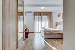 Studio, vue ville | Coffres-forts dans les chambres, bureau, chambres insonorisées
