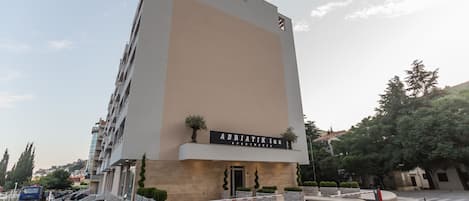A modern building with a sign reading "Adriatik Lux Apartments".