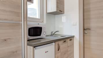 Studio, City View | In-room safe, desk, soundproofing, iron/ironing board