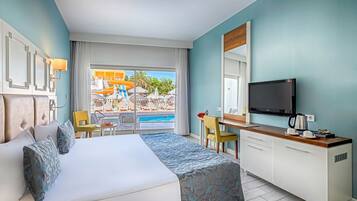 Rom – standard, bassengutsikt | Sengetøy av topp kvalitet, minibar (inkludert) og safe på rommet