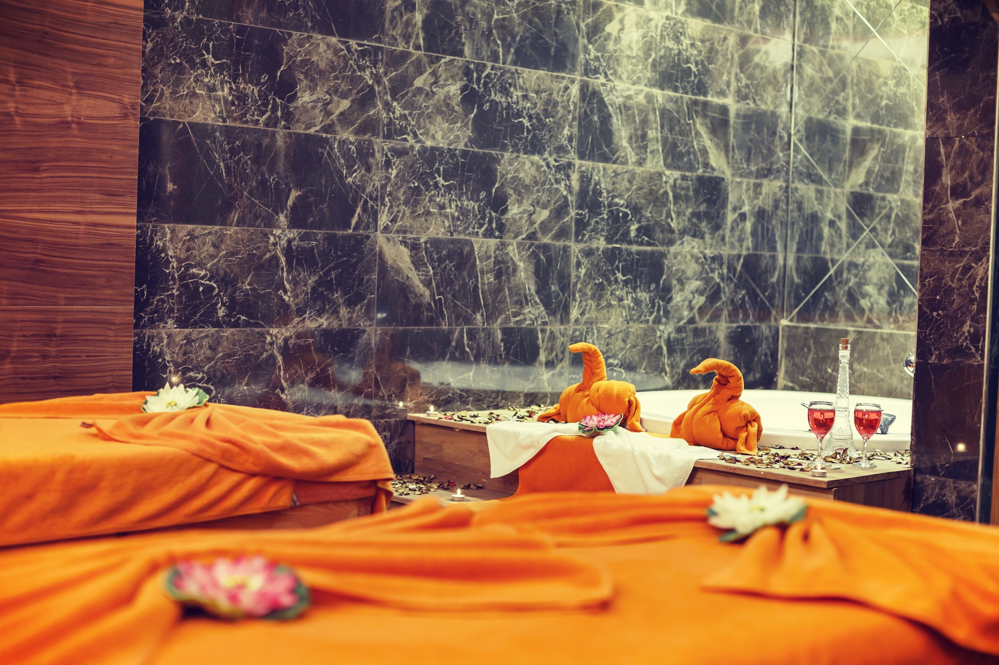 Sauna, bain à remous, hammam, hammam, massages