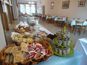 Desayuno buffet incluido todos los días 