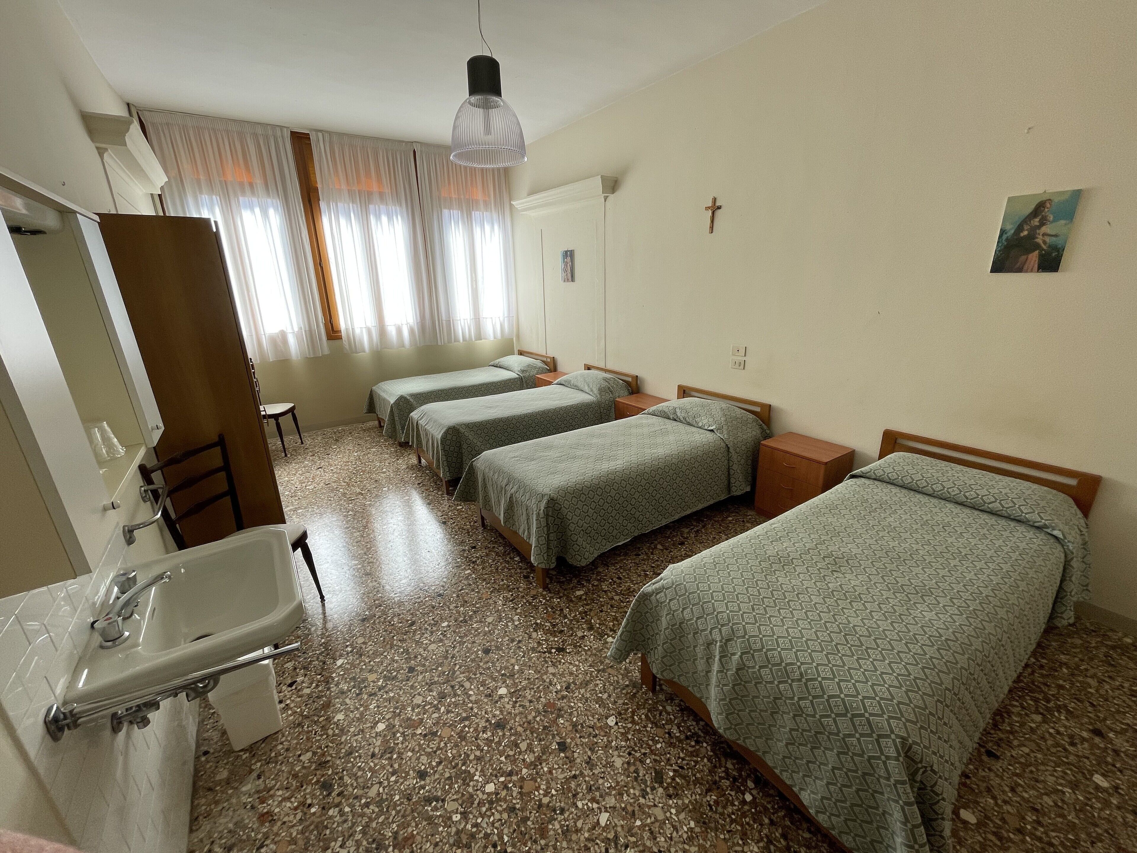 Escrivaninha, Wi-Fi de cortesia, roupa de cama
