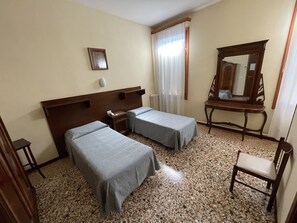Desk, free WiFi, bed sheets - Casa Caburlotto (Venice)