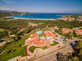 Beach nearby, white sand, sun loungers, beach towels