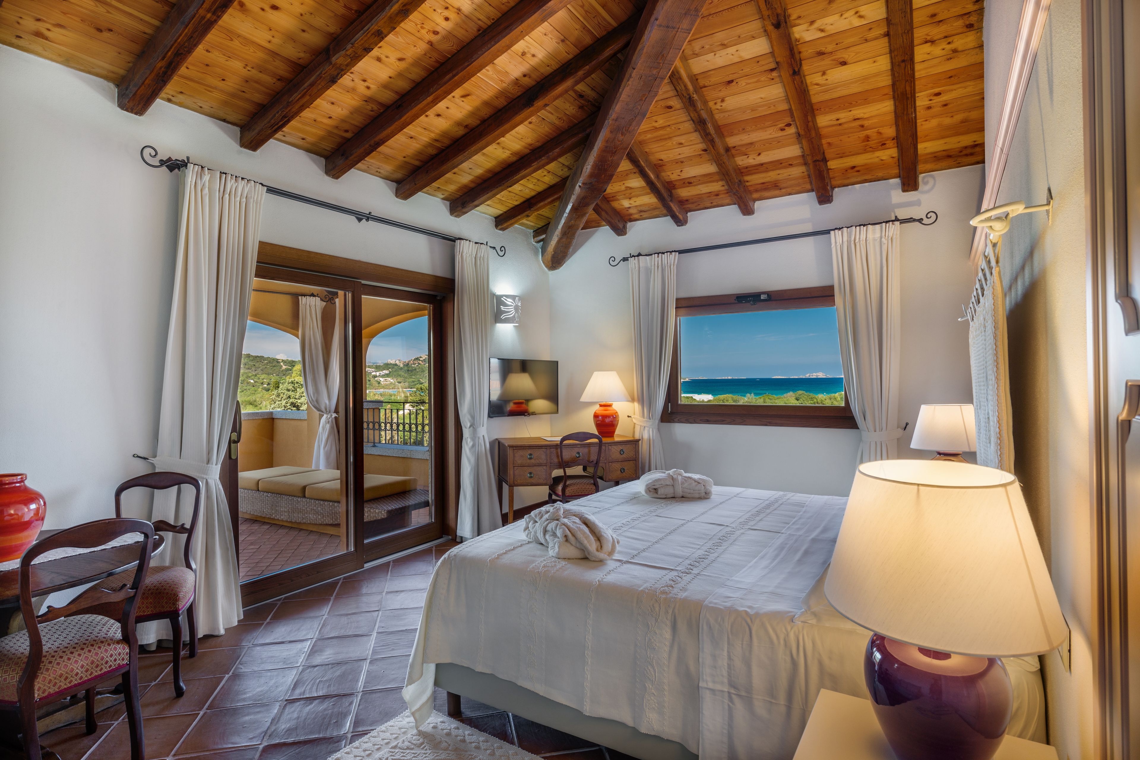 junior suite, garden view | 1 bedroom, minibar, in-room safe, desk