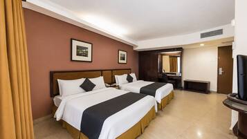 Executive Suite | Minibar, desk, soundproofing, iron/ironing board (on request)