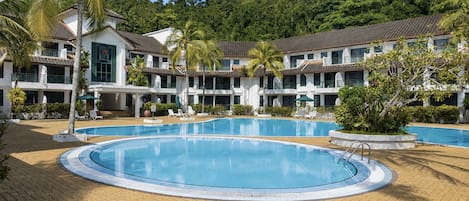 Outdoor pool, pool umbrellas, sun loungers