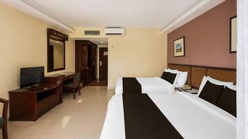Suite Triple | Minibar, desk, soundproofing, iron/ironing board (on request)
