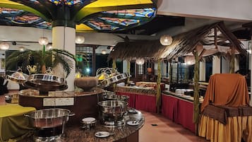 Petit déjeuner buffet (38.00 MYR par personne)