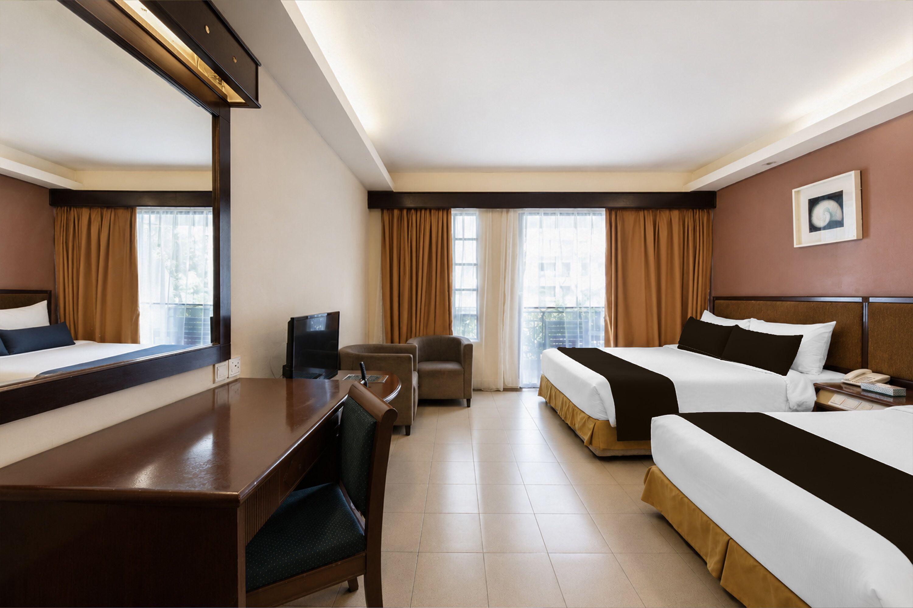 Suite Family | Minibar, desk, soundproofing, iron/ironing board (on request)