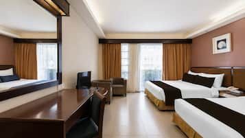 Suite Family | Minibar, desk, soundproofing, iron/ironing board (on request)