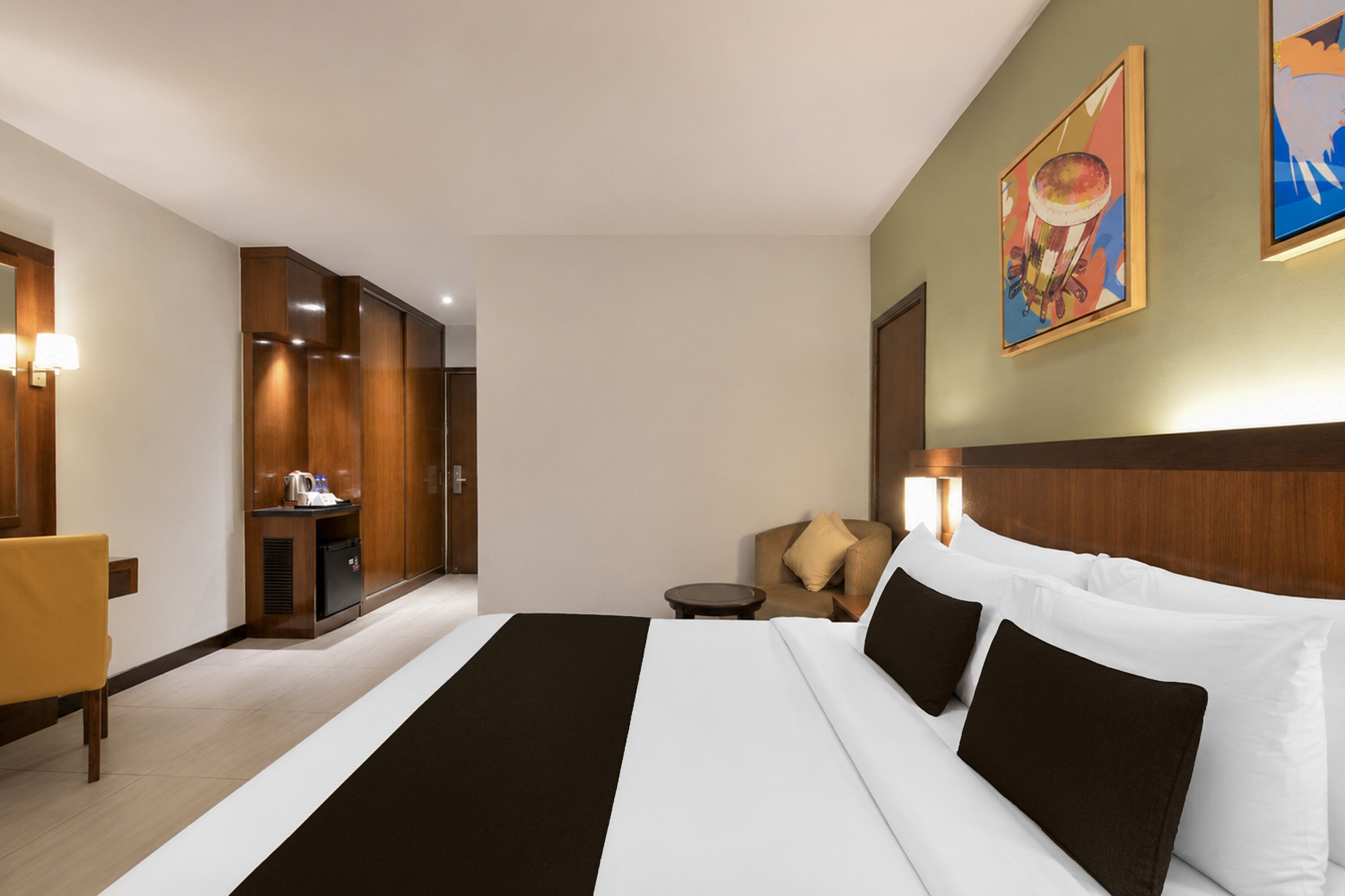 Deluxe King | Minibar, desk, soundproofing, iron/ironing board (on request)