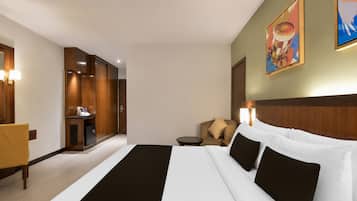 Deluxe King | Minibar, desk, soundproofing, iron/ironing board (on request)