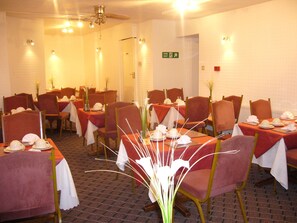 Gratis komplett frukost varje dag 