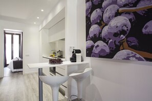 In-room safe, individually decorated, individually furnished - Habitat Apartments ADN (Barcelona)