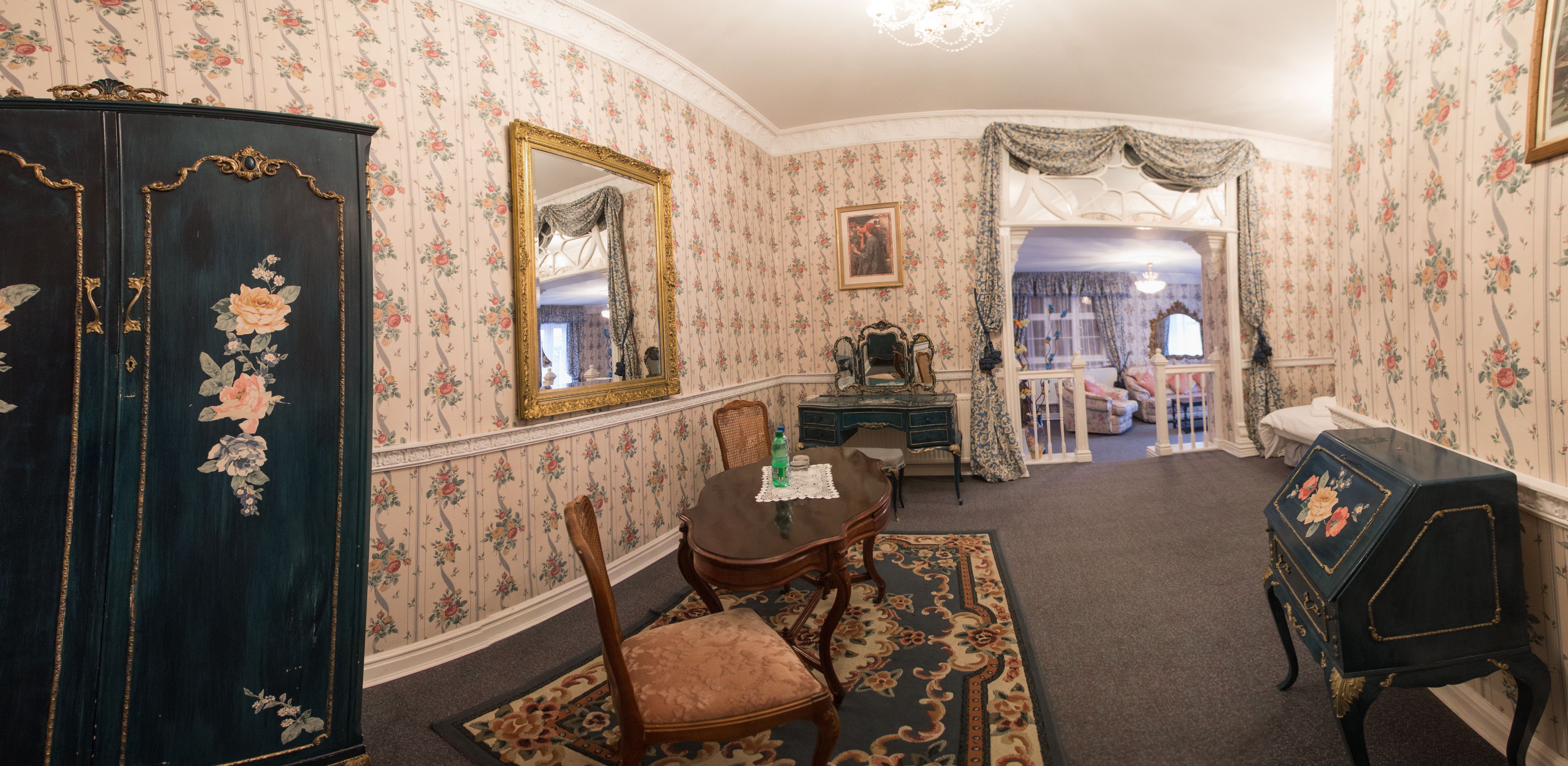 apartment | in-room safe, desk, iron/ironing board, free cots/infant beds