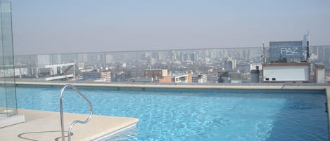 2 albercas al aire libre