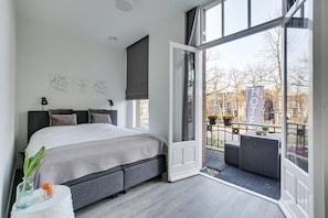 1 bedroom, hypo-allergenic bedding, minibar, in-room safe