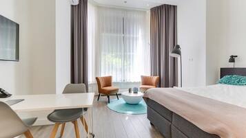 Comfort Studio, 1 Double Bed | Hypo-allergenic bedding, minibar, in-room safe, desk