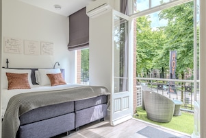 Ropa de cama hipoalergénica y minibar 