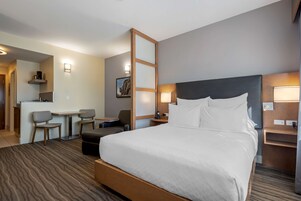 Premium bedding, in-room safe, desk, laptop workspace