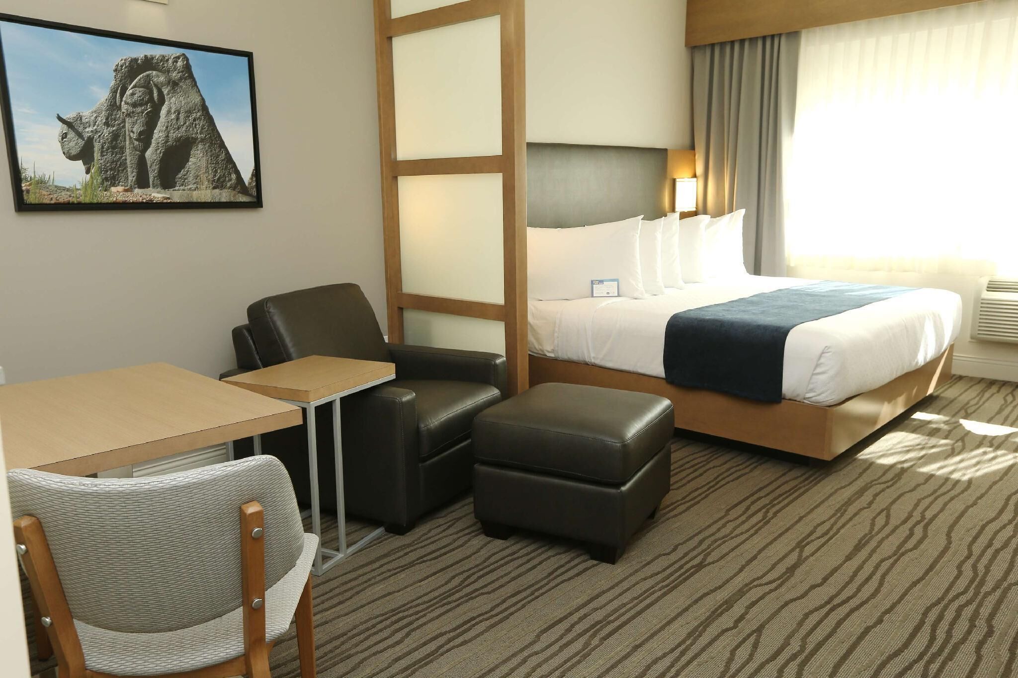 Premium bedding, in-room safe, desk, laptop workspace